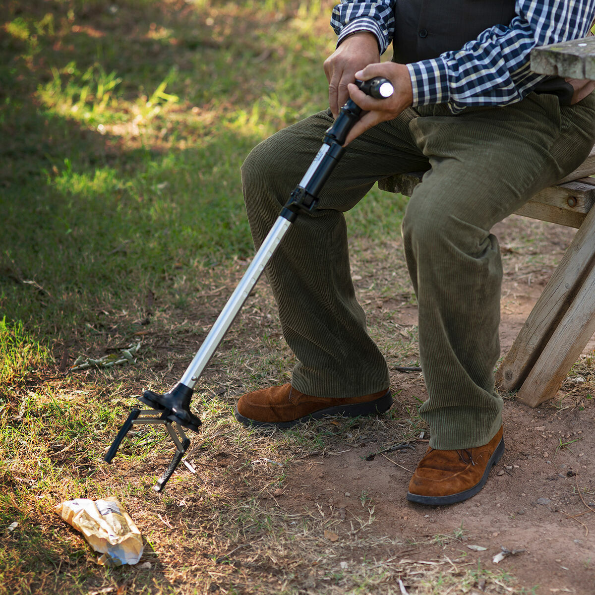 Extendable Walking Stick mit LED, Alarm & Grabber Hannde InnovaGoods