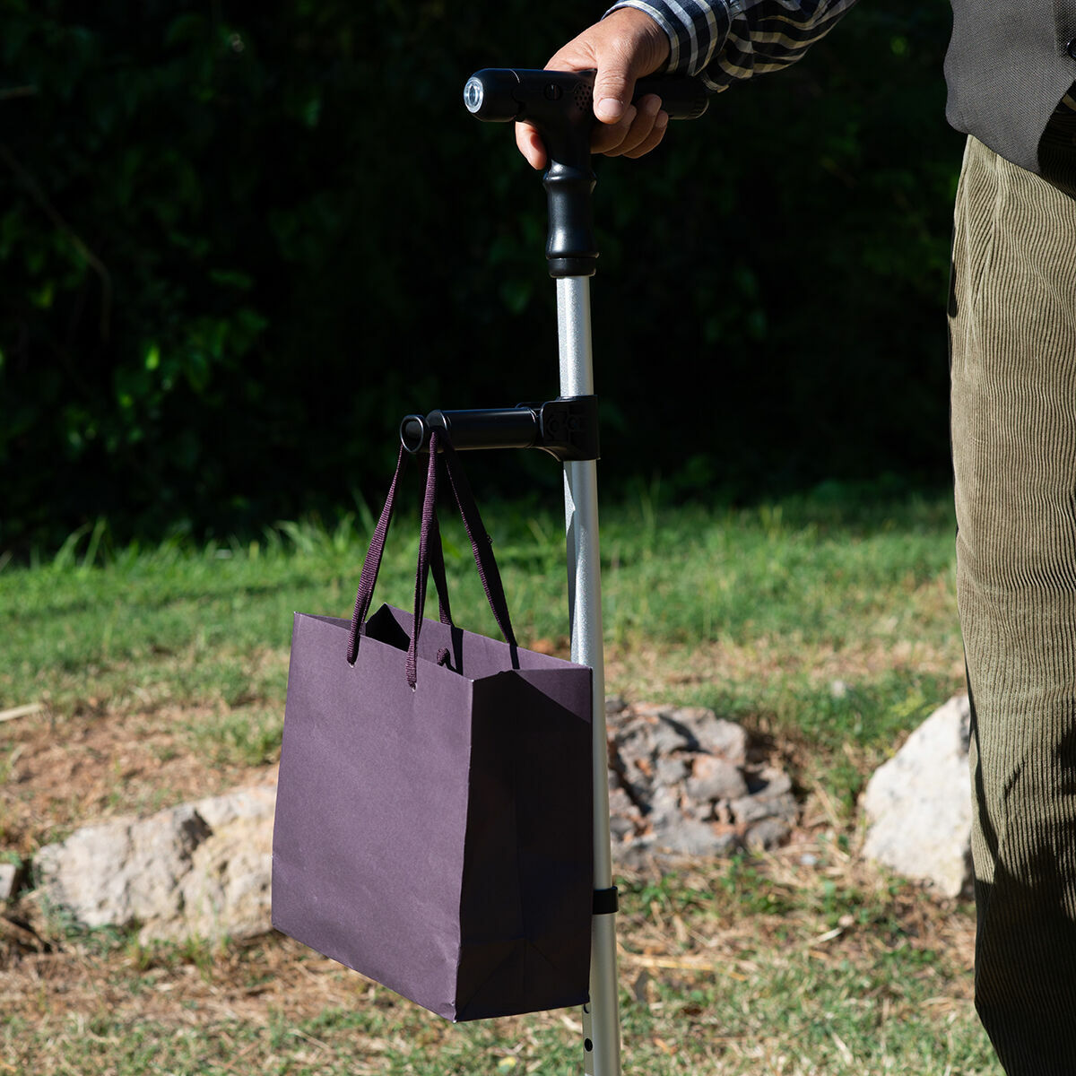 Extendable Walking Stick mit LED, Alarm & Grabber Hannde InnovaGoods